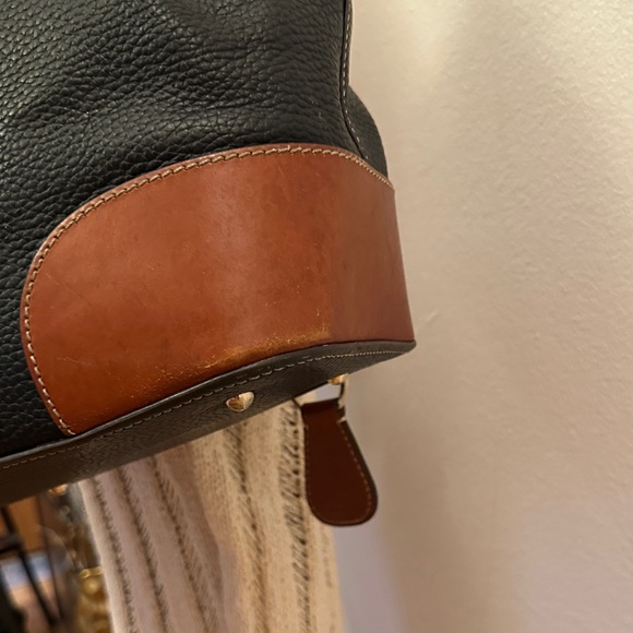 Dooney & Bourke Black and Brown 1975 Leather Shoulder Bag - Preloved - Picture 13 of 16